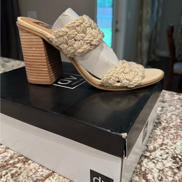 Dolce Vita Heels 🤍 - Picture 5 of 9